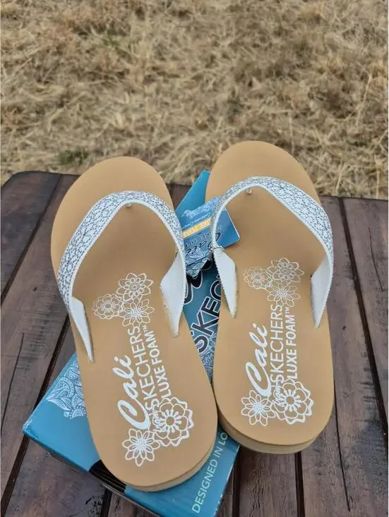 Skechers Size 9 Cali Luxe Foam Summer Dazzling Charm Sandals Flip Flops White - Picture 4 of 6